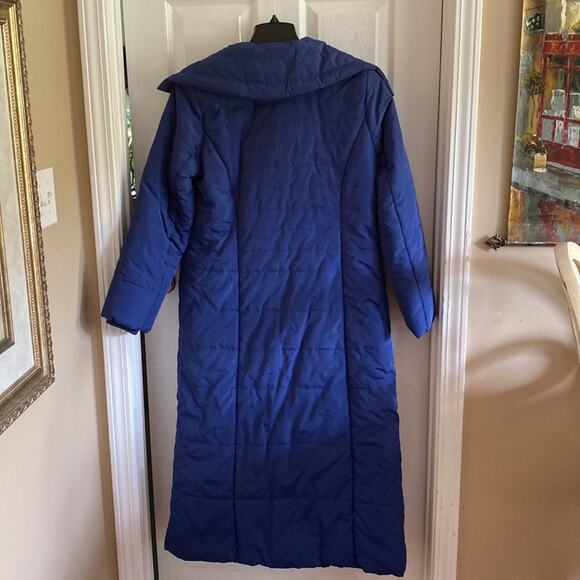 Dennis Basso women’s size medium long blue quilted coat - Picture 4 of 7